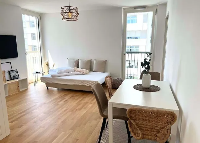Donaublick Oasis: Stylische Wohnung